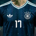 Vazamento: suposta camisa reserva da Alemanha para a Copa de 2026 aposta em azul-marinho e detalhes menta